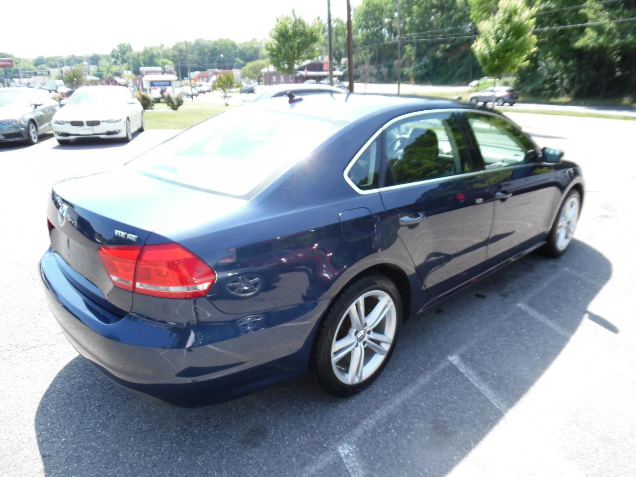 Volkswagen Passat 4dr Sdn 2.0L DSG TDI SE w/Sunroof 2015
