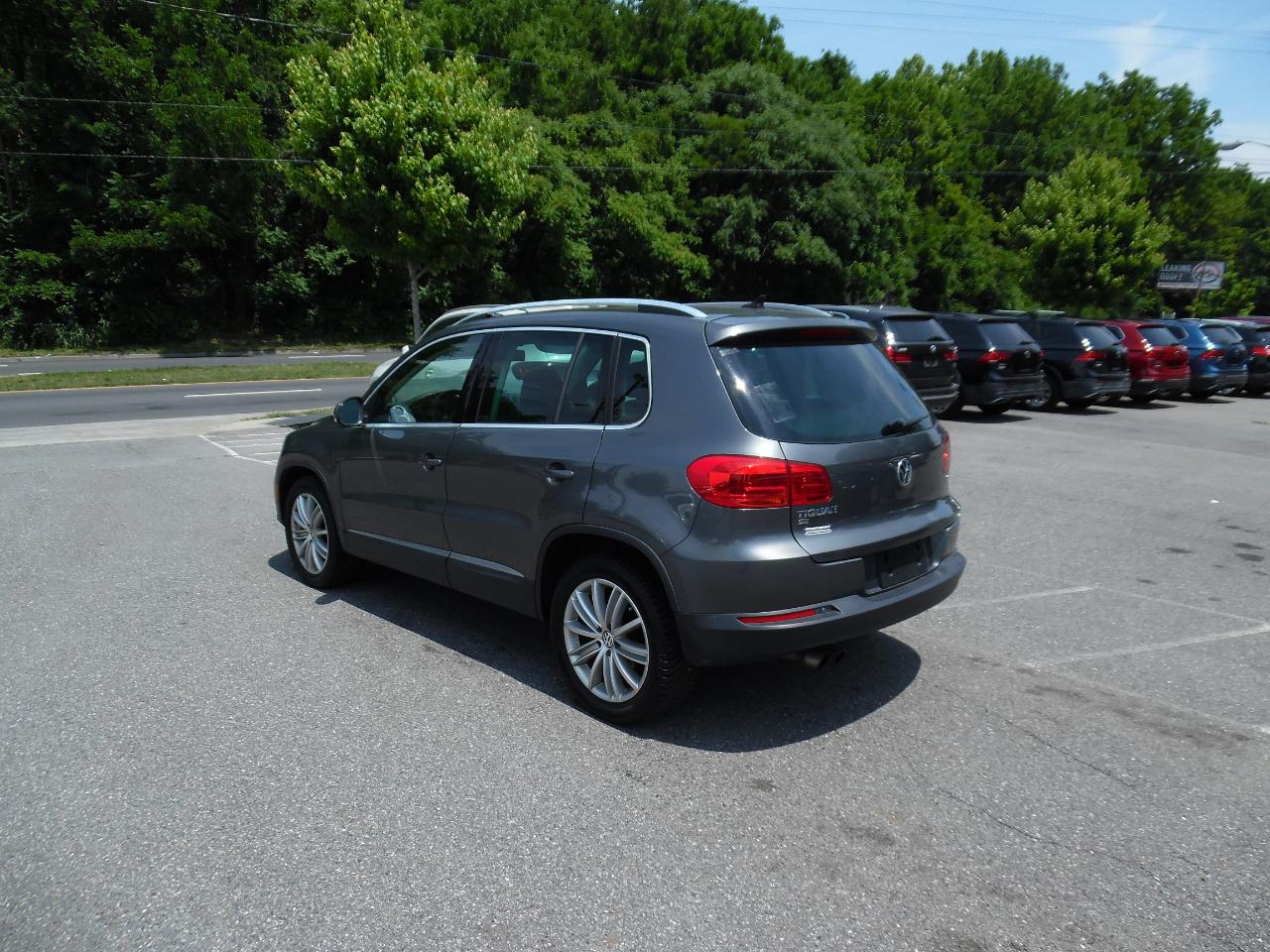 Volkswagen Tiguan 2WD 4dr Auto SE w/Sunroof & Nav *Ltd Avail* 2016