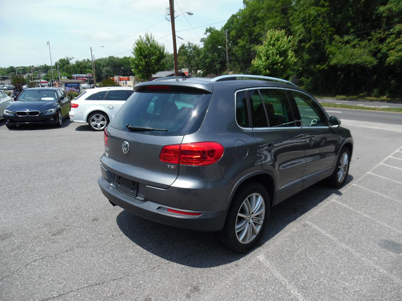 Volkswagen Tiguan 2WD 4dr Auto SE w/Sunroof & Nav *Ltd Avail* 2016