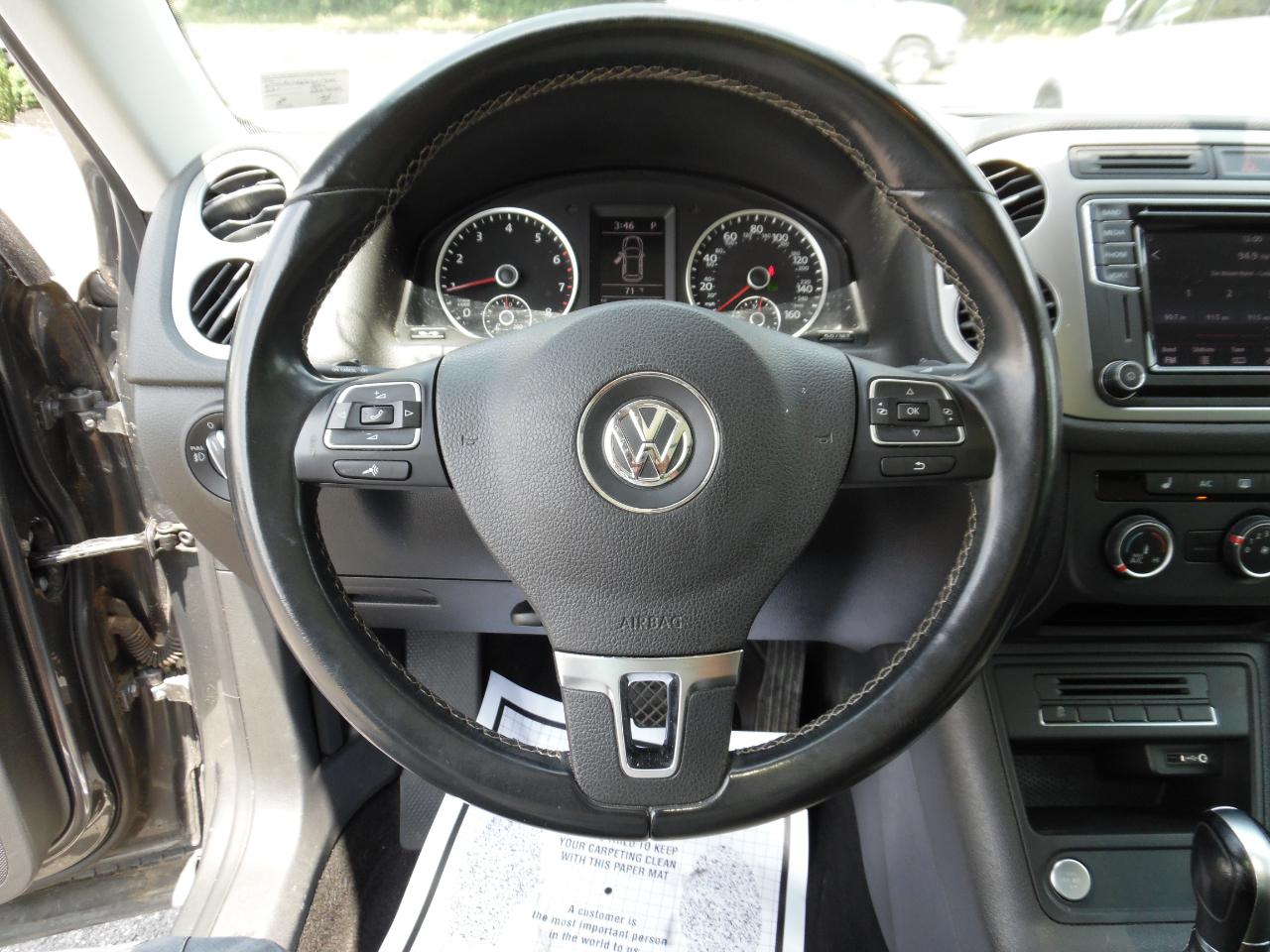 Volkswagen Tiguan 2WD 4dr Auto SE w/Sunroof & Nav *Ltd Avail* 2016
