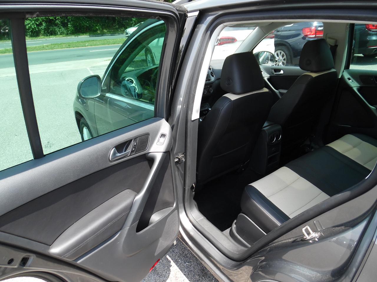 Volkswagen Tiguan 2WD 4dr Auto SE w/Sunroof & Nav *Ltd Avail* 2016