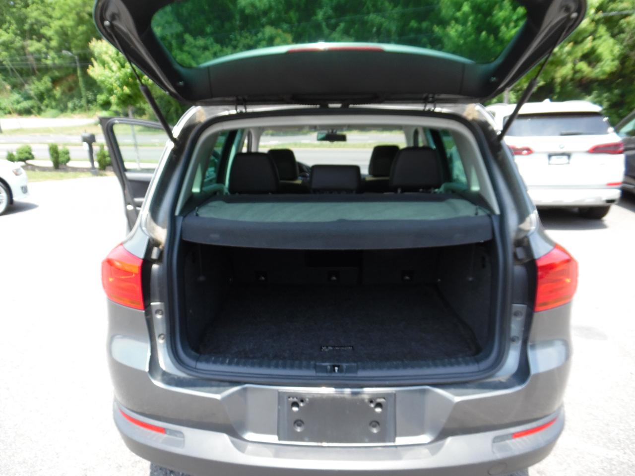 Volkswagen Tiguan 2WD 4dr Auto SE w/Sunroof & Nav *Ltd Avail* 2016
