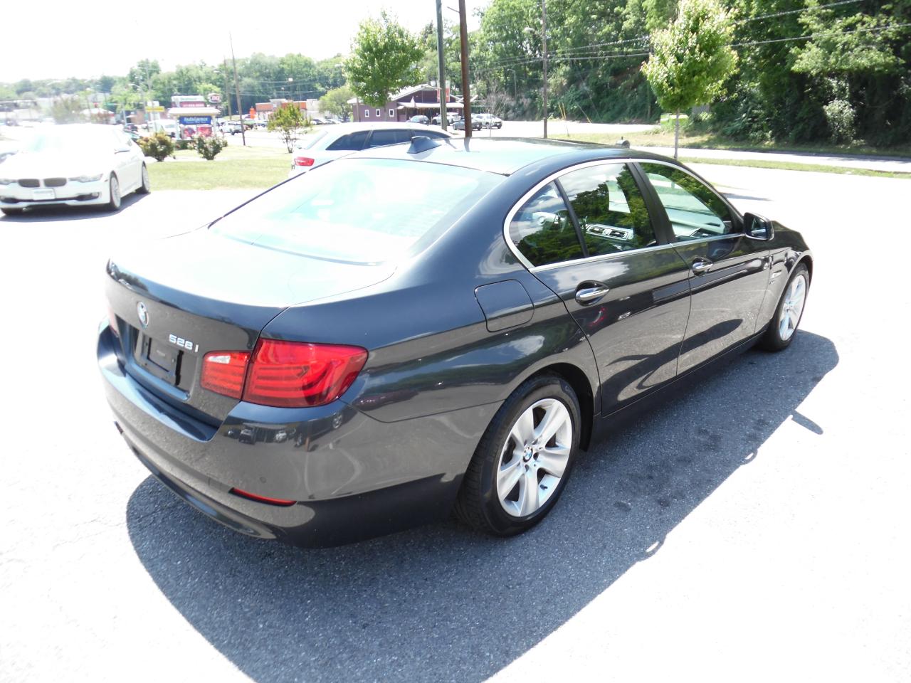 BMW 5 Series 4dr Sdn 528i xDrive AWD 2012