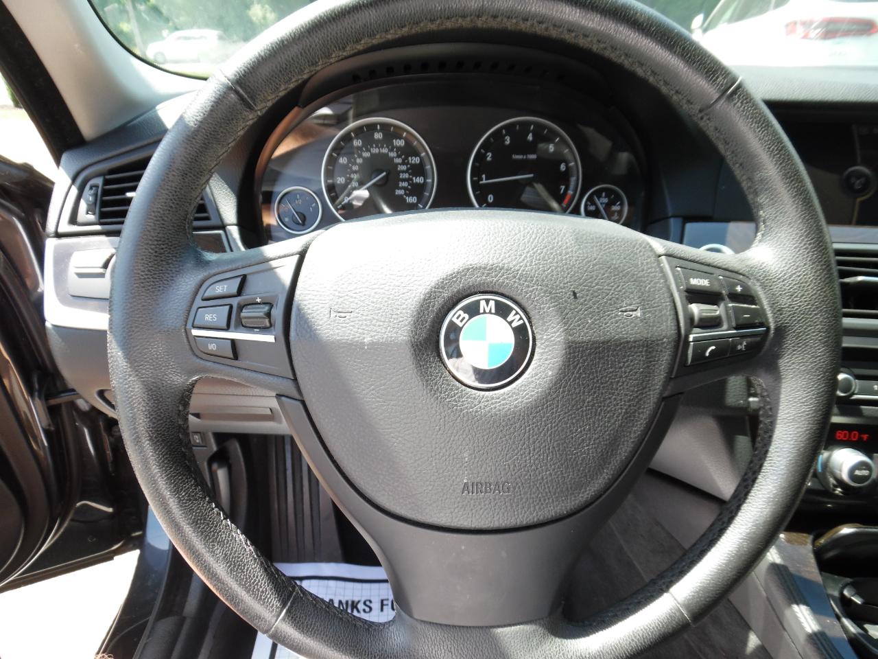 BMW 5 Series 4dr Sdn 528i xDrive AWD 2012