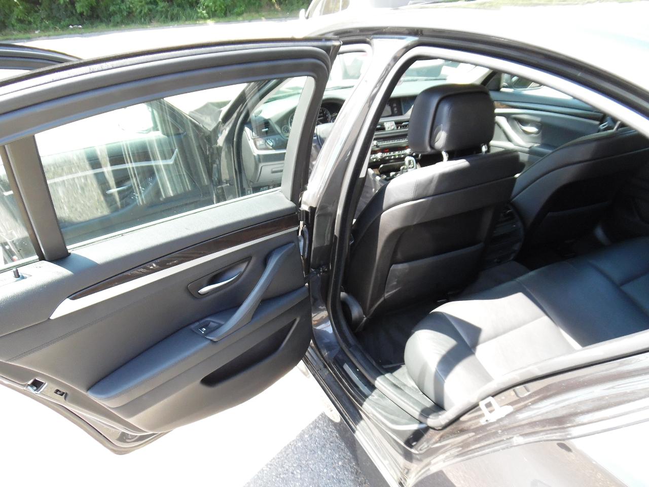 BMW 5 Series 4dr Sdn 528i xDrive AWD 2012