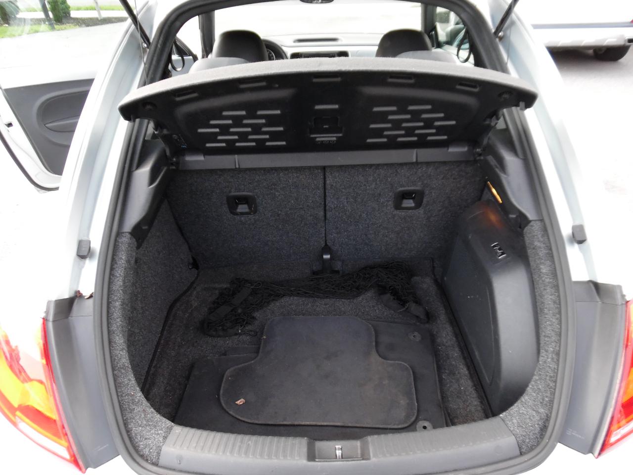 Volkswagen Beetle 2dr Cpe Auto 2.5L 2012