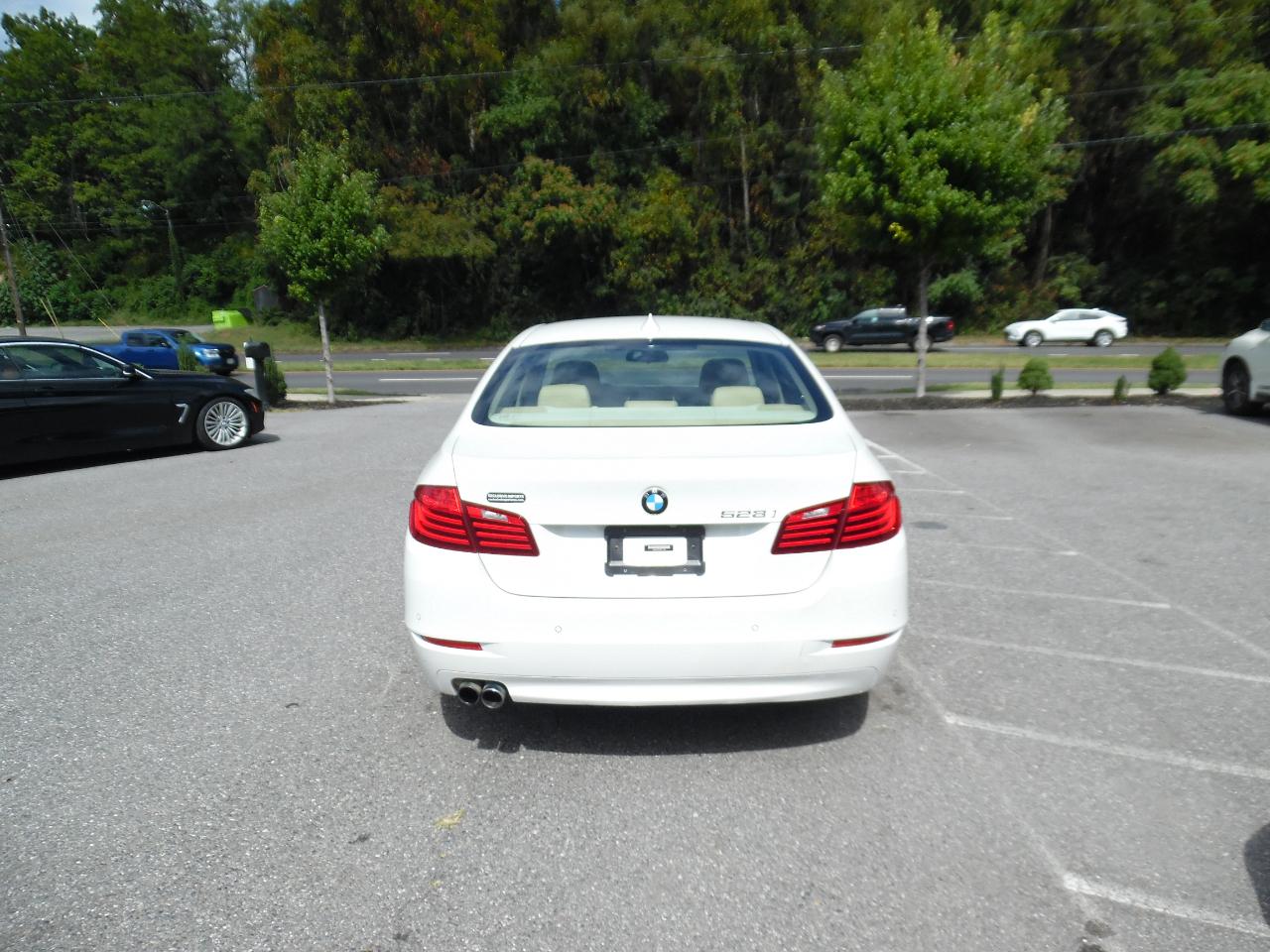 BMW 528i photo 4
