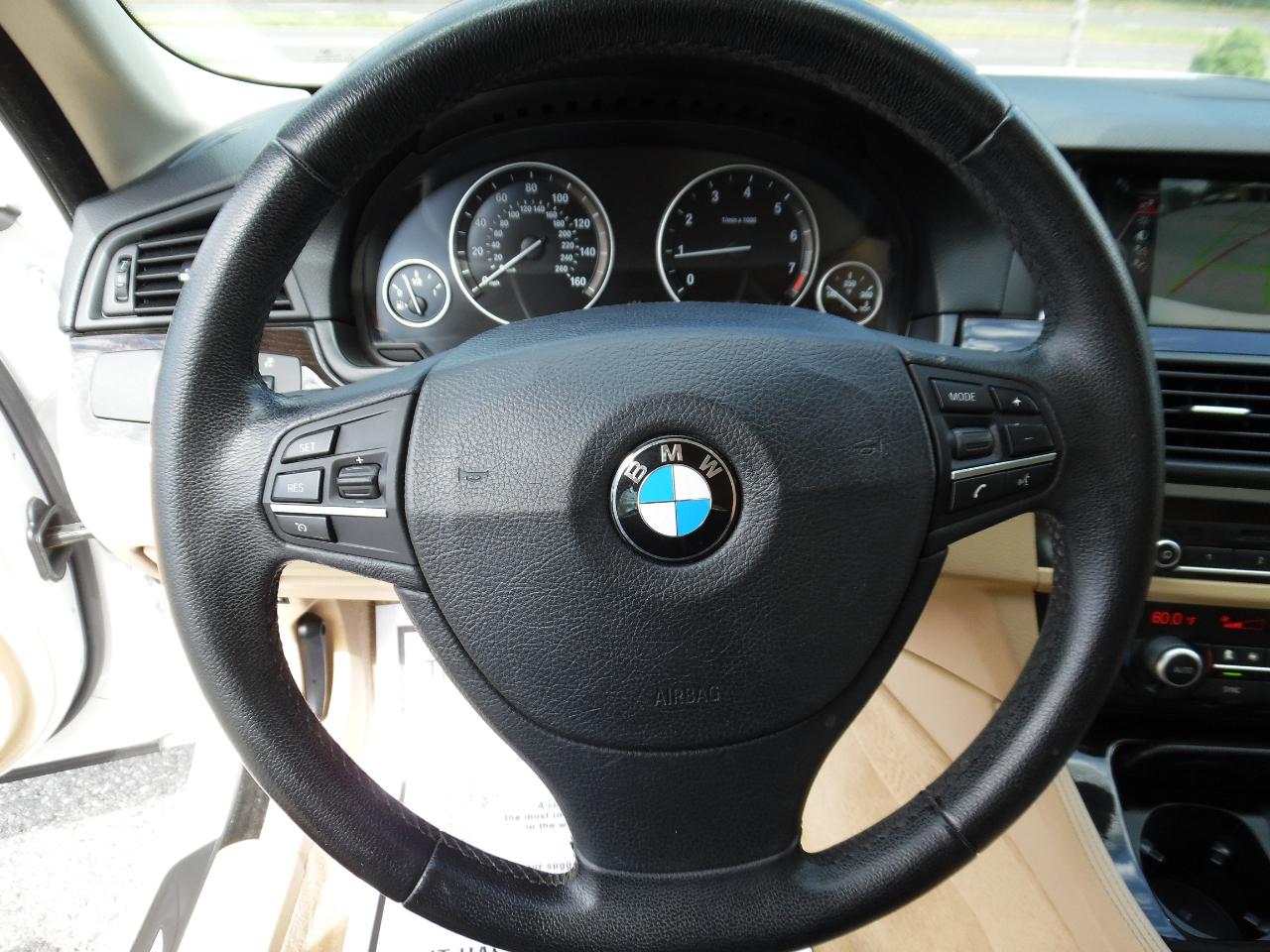 BMW 528i photo 12