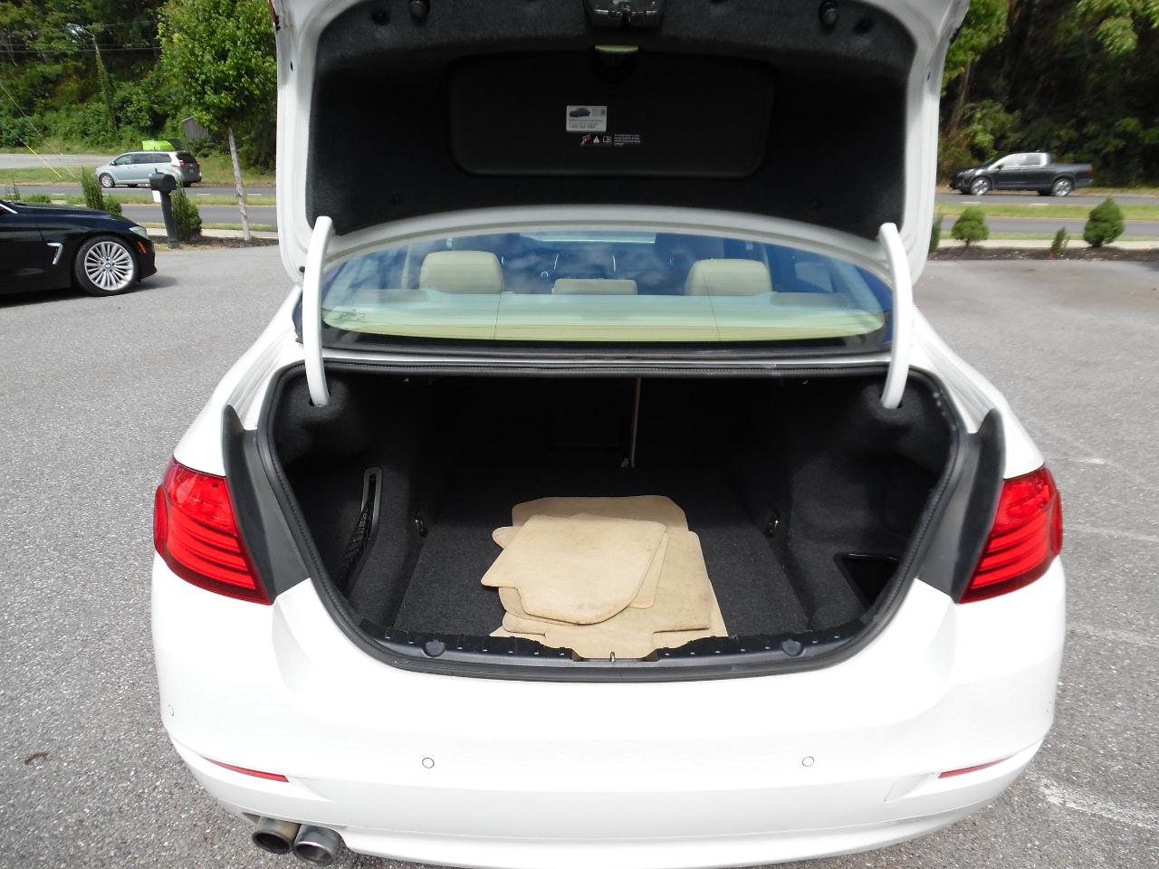 BMW 528i photo 24