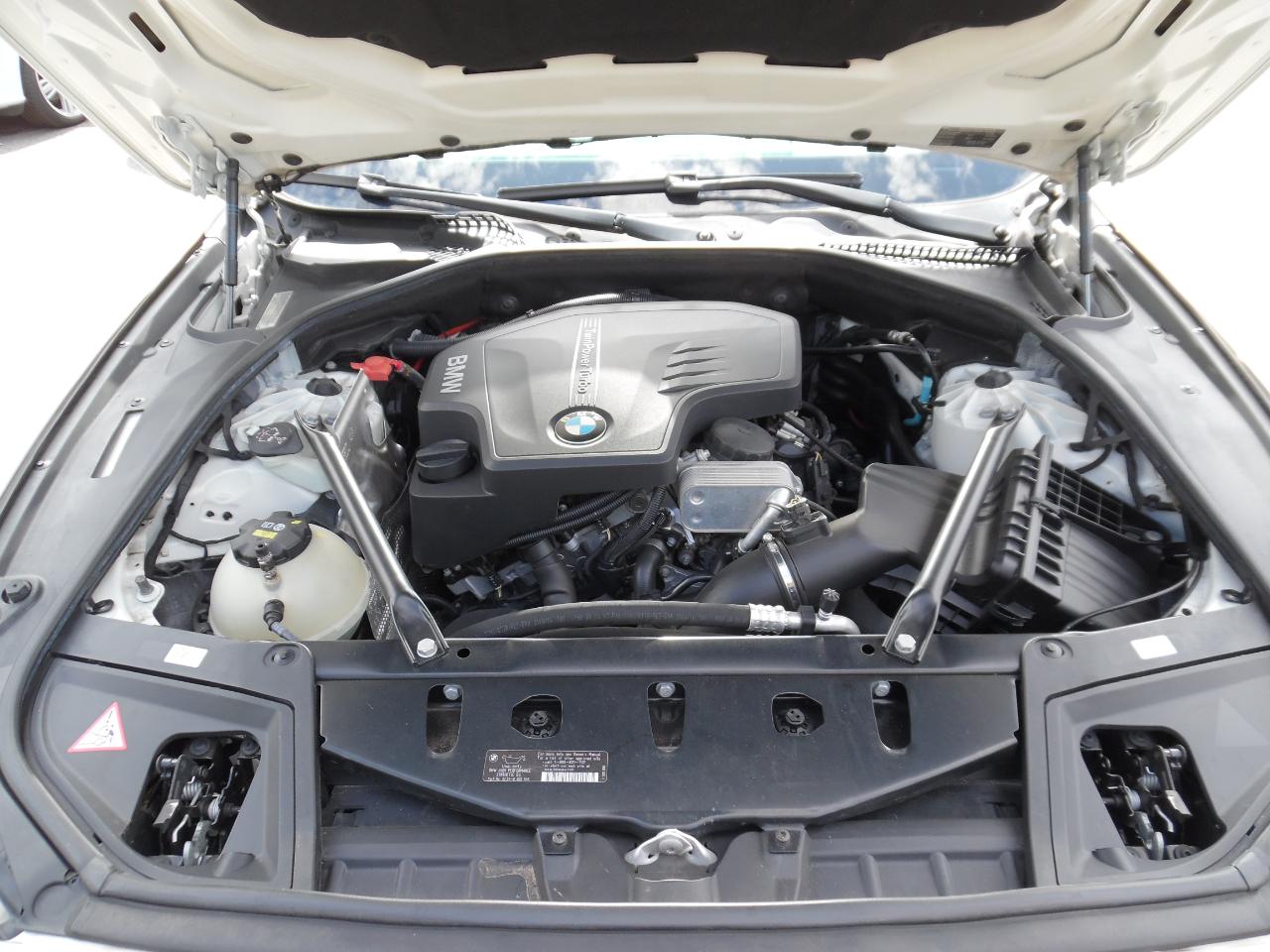 BMW 528i photo 26