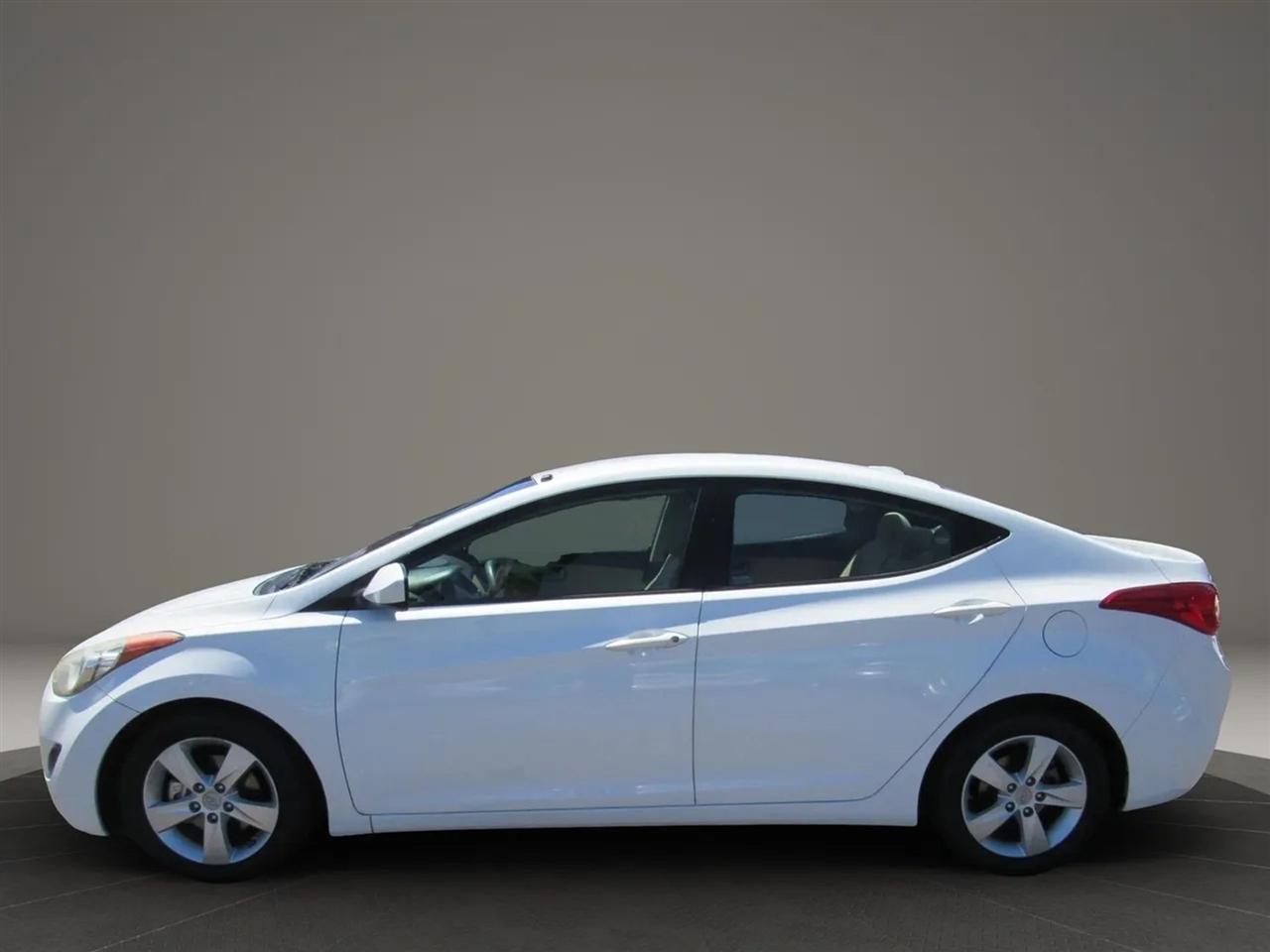 Hyundai Elantra  2013