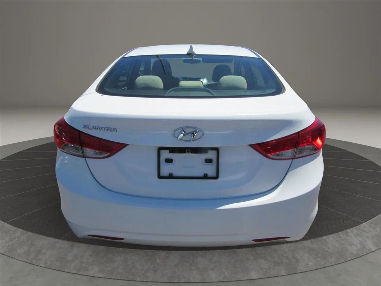 Hyundai Elantra  2013