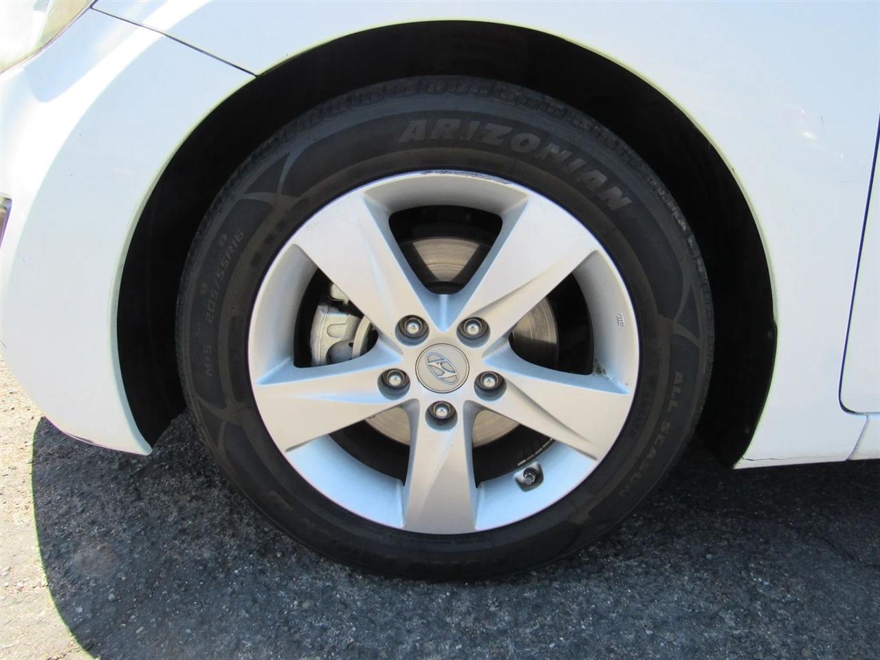 Hyundai Elantra  2013