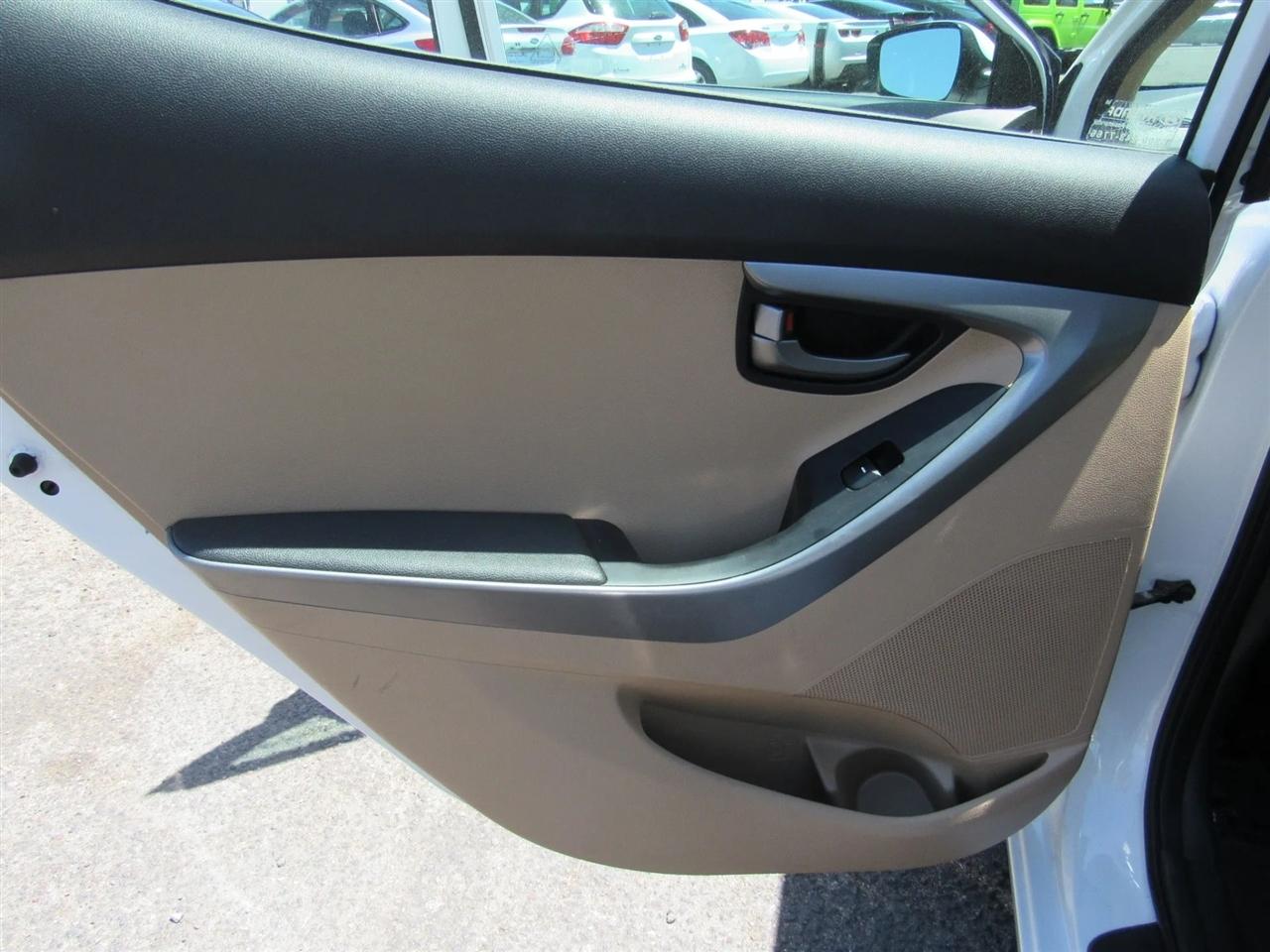 Hyundai Elantra  2013