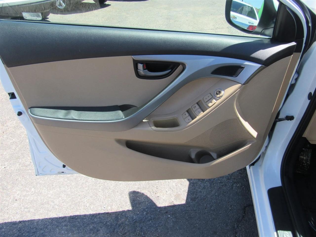 Hyundai Elantra  2013