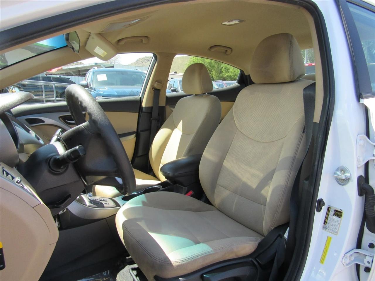 Hyundai Elantra  2013