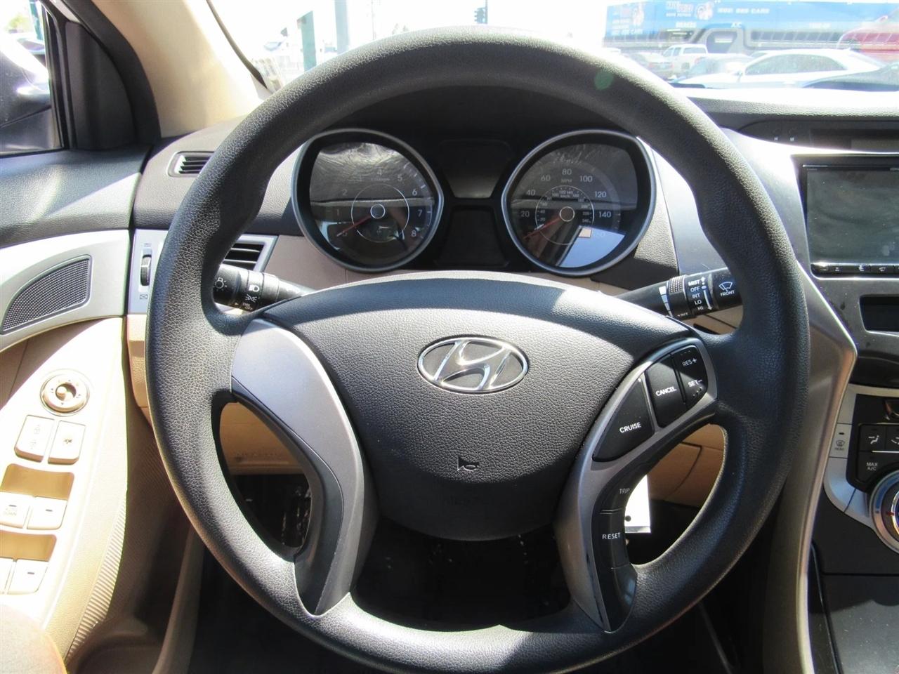 Hyundai Elantra  2013
