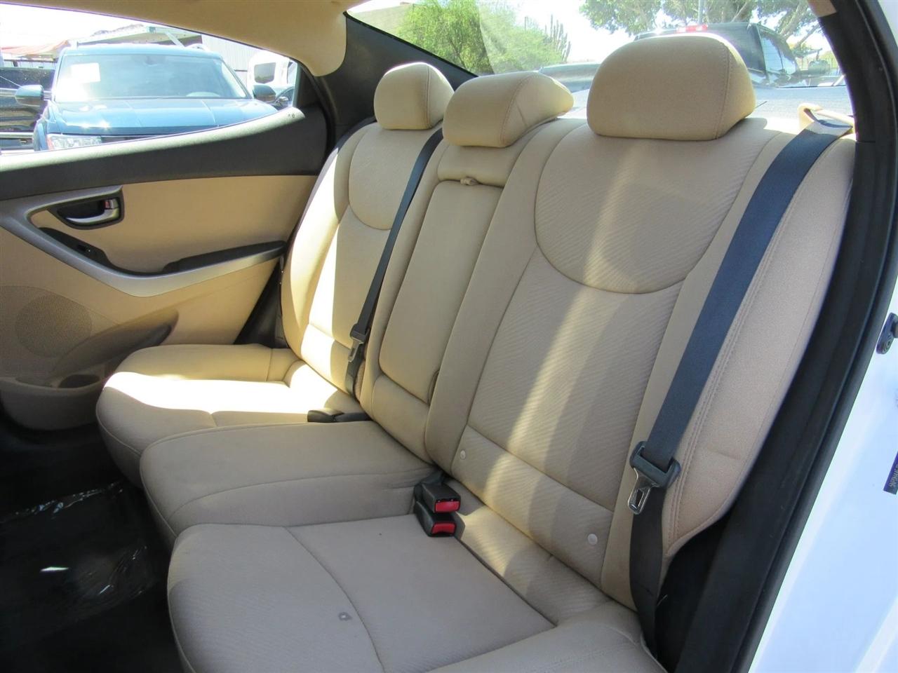 Hyundai Elantra  2013