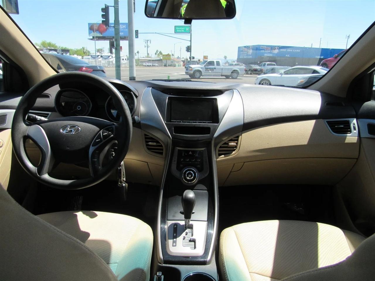 Hyundai Elantra  2013