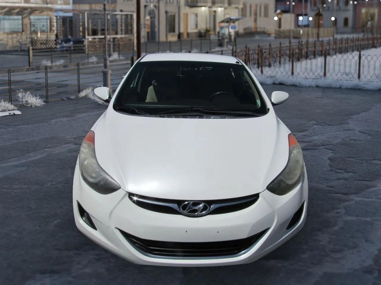 Hyundai Elantra  2013