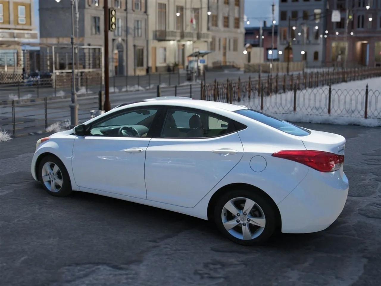 Hyundai Elantra  2013