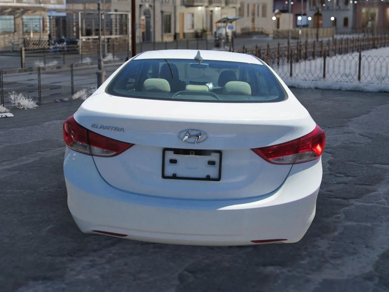 Hyundai Elantra  2013