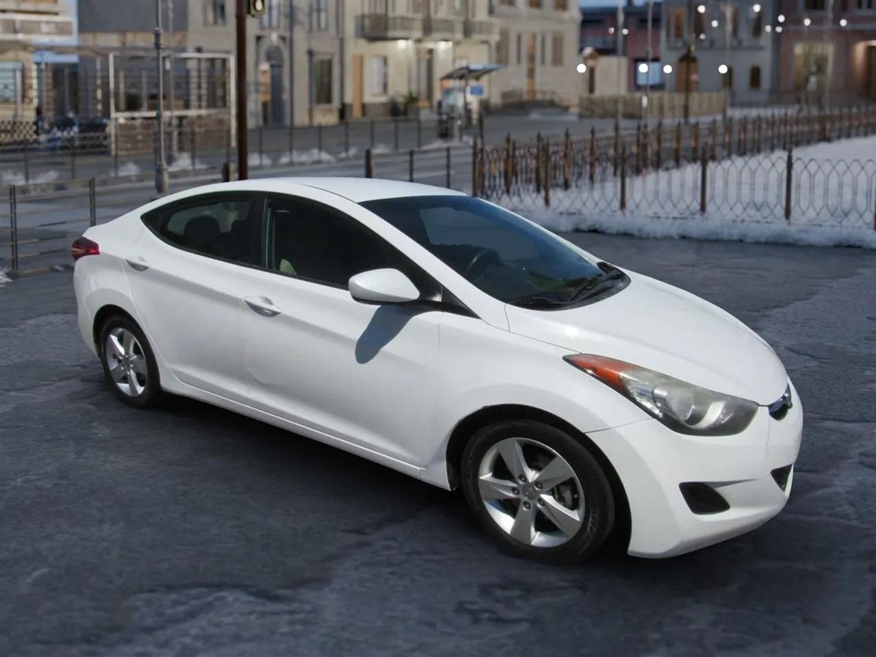 Hyundai Elantra  2013