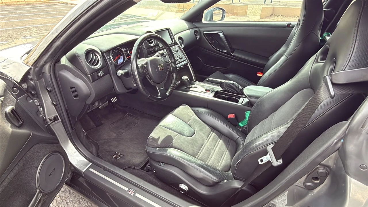 Nissan GT-R  2012 Nissan GT-R  2012