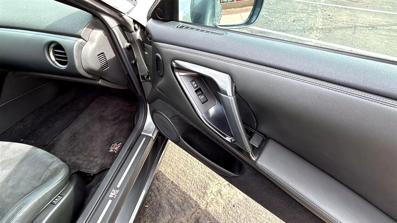 Nissan GT-R  2012 Nissan GT-R  2012