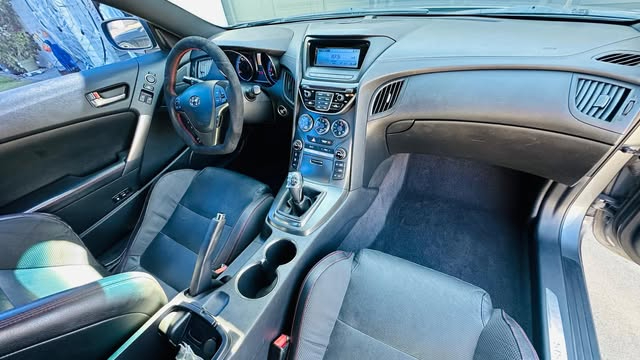 Hyundai Genesis Coupe 3.8 R-Spec Manual 2015
