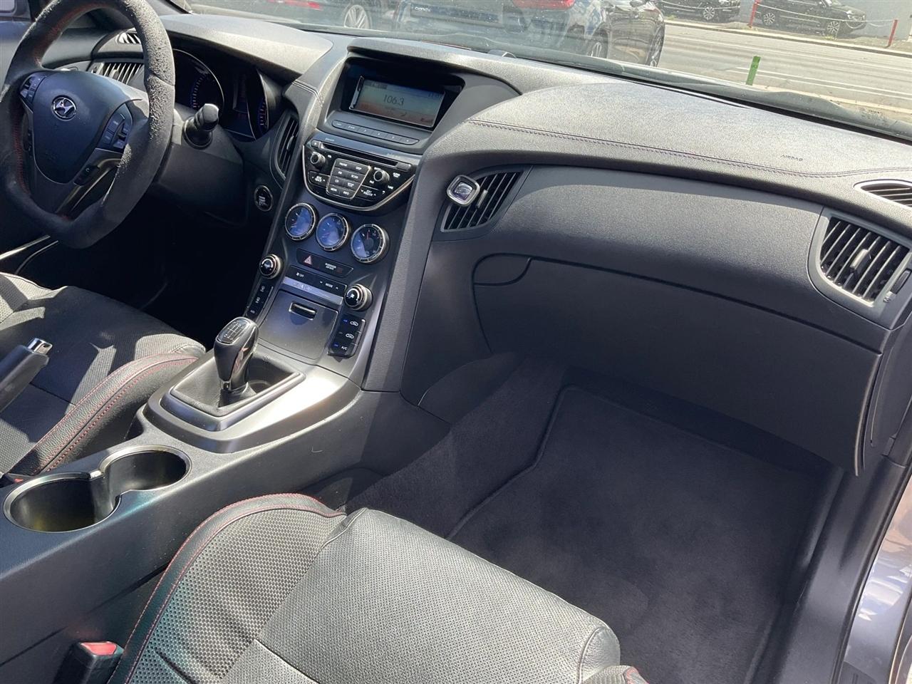 Hyundai Genesis Coupe 3.8 R-Spec Manual 2015
