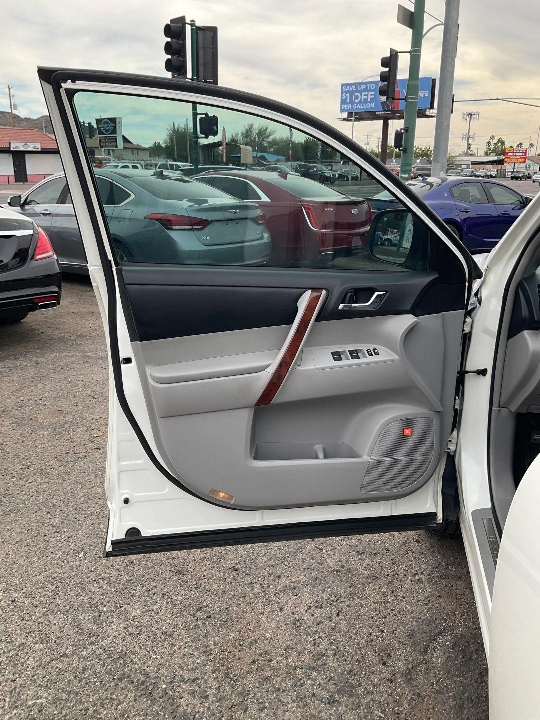 Toyota Highlander  2013