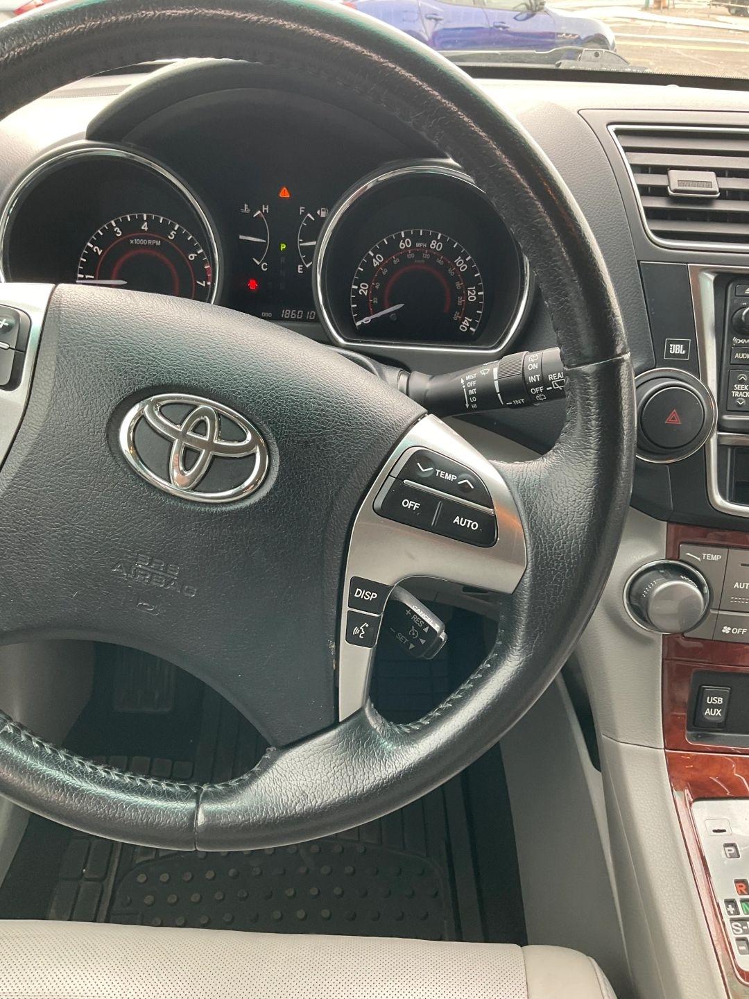 Toyota Highlander  2013