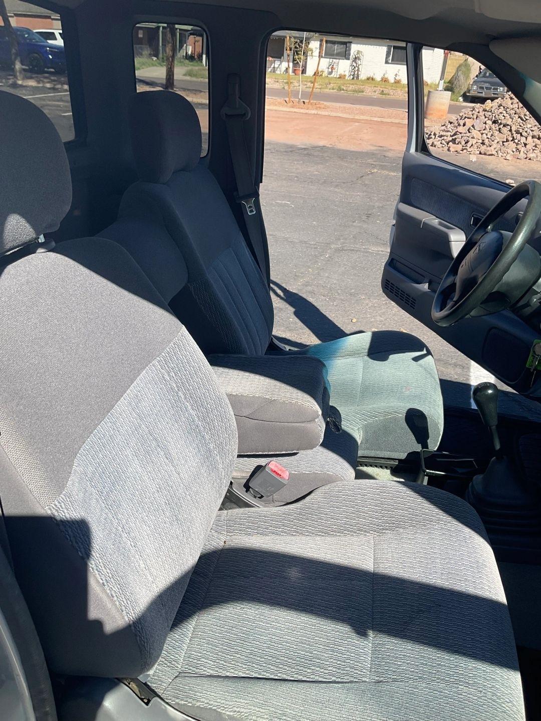 Nissan Frontier  2000