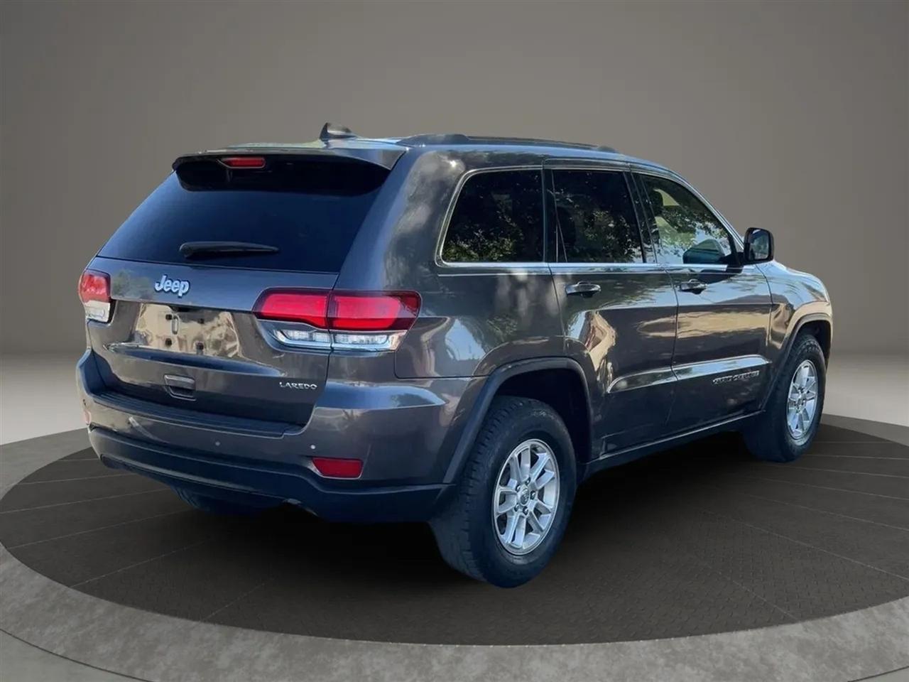 Jeep Grand Cherokee Laredo 2WD 2020