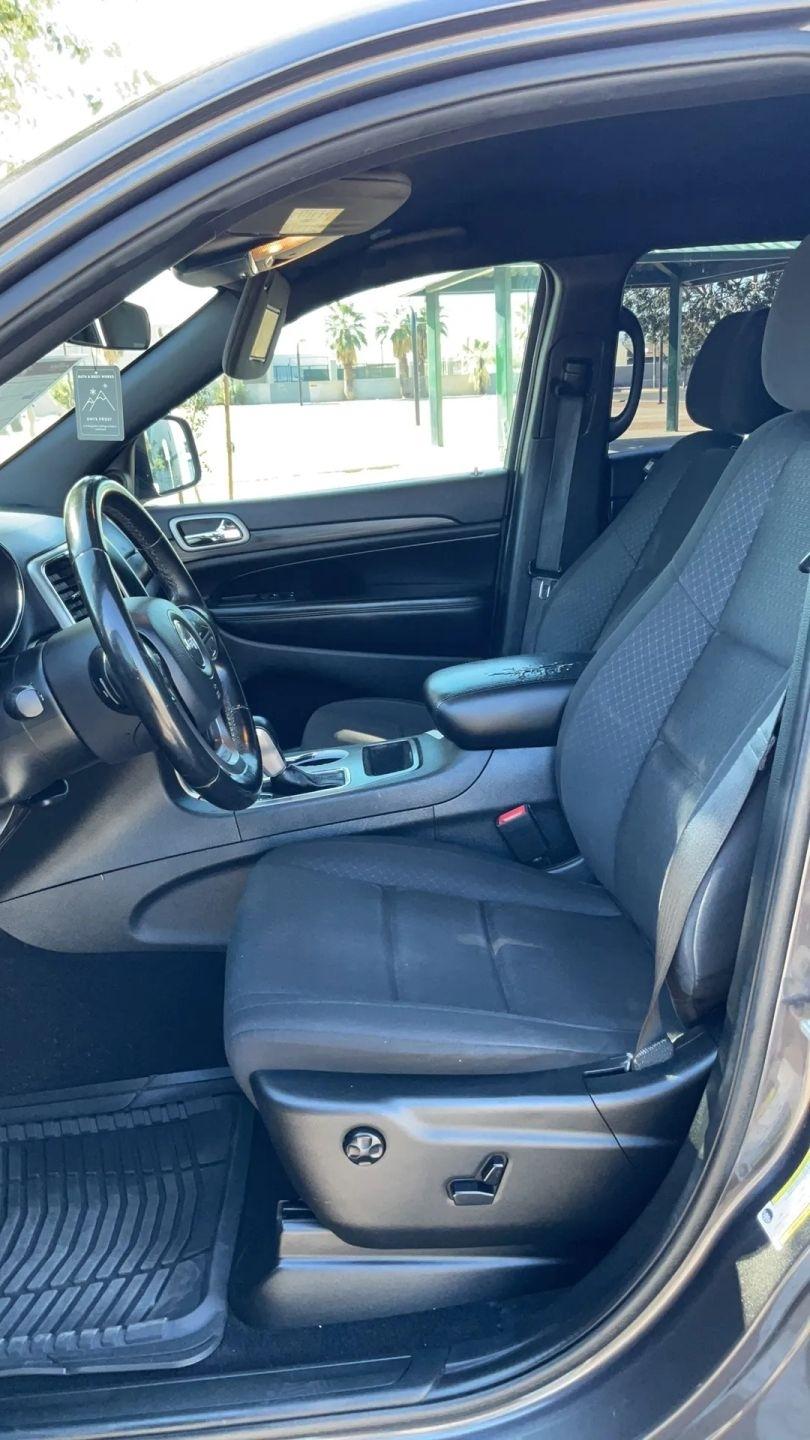 Jeep Grand Cherokee Laredo 2WD 2020