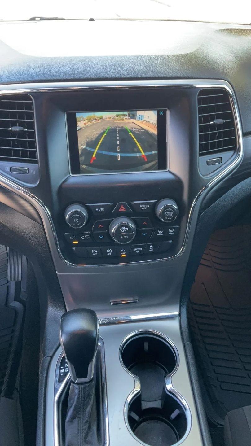 Jeep Grand Cherokee Laredo 2WD 2020