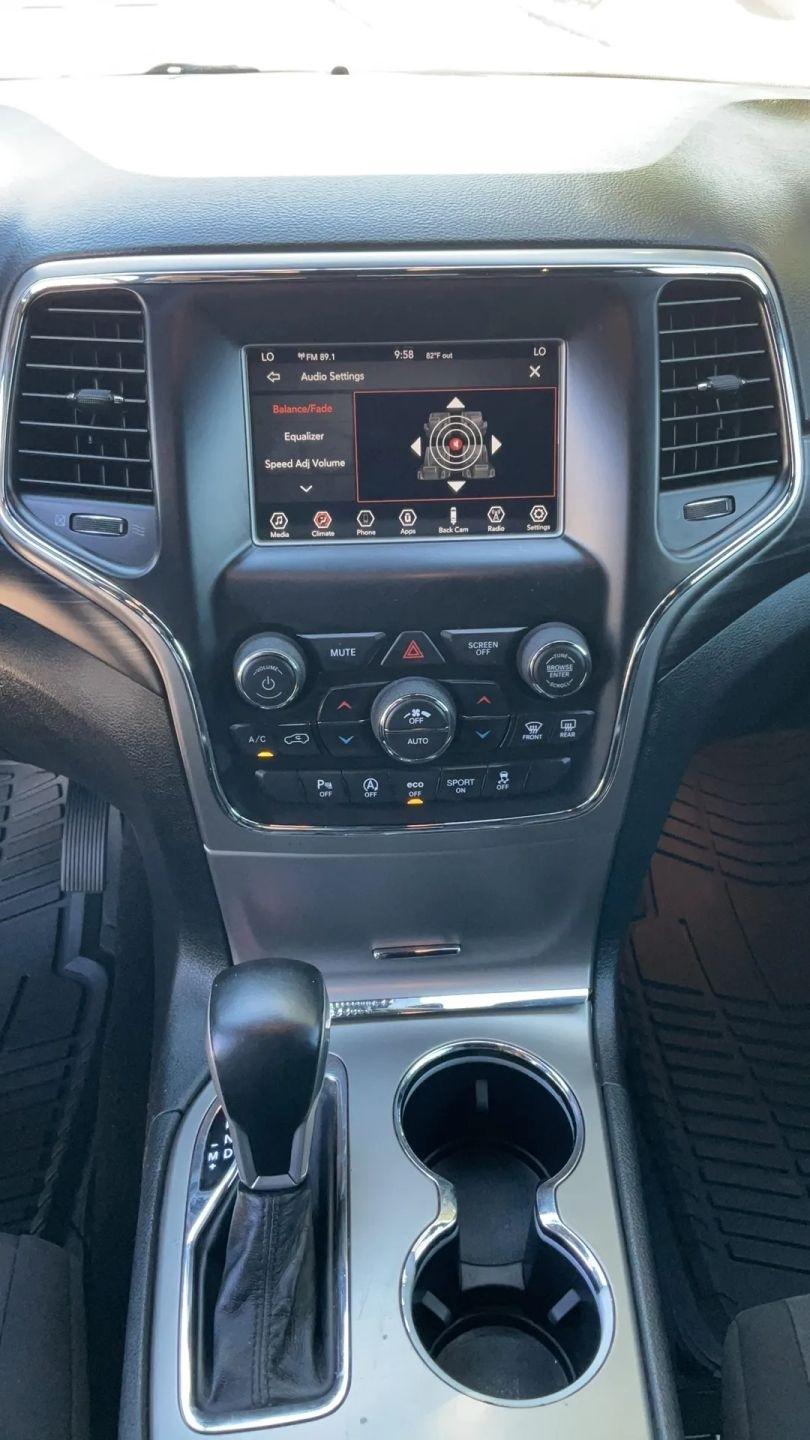 Jeep Grand Cherokee Laredo 2WD 2020