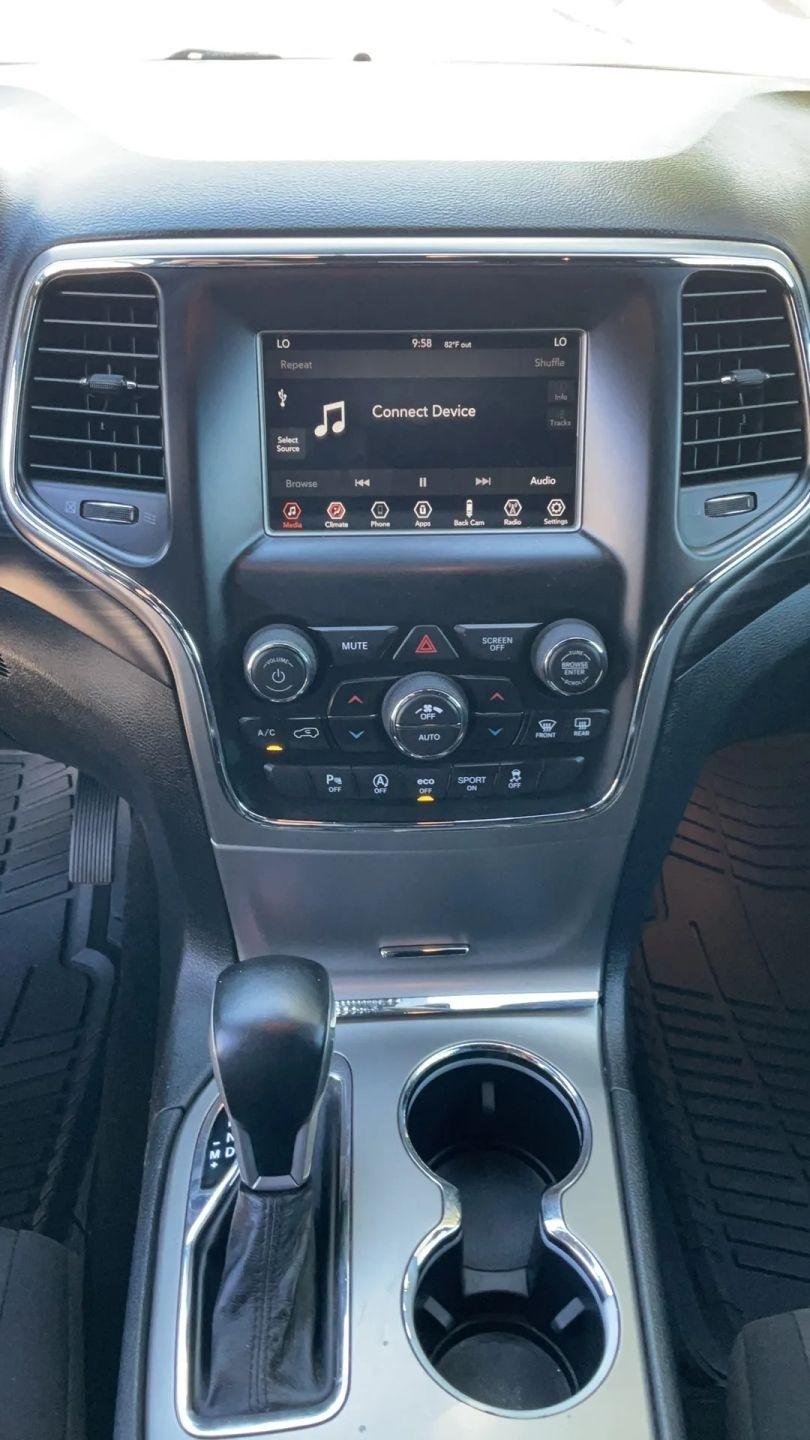 Jeep Grand Cherokee Laredo 2WD 2020