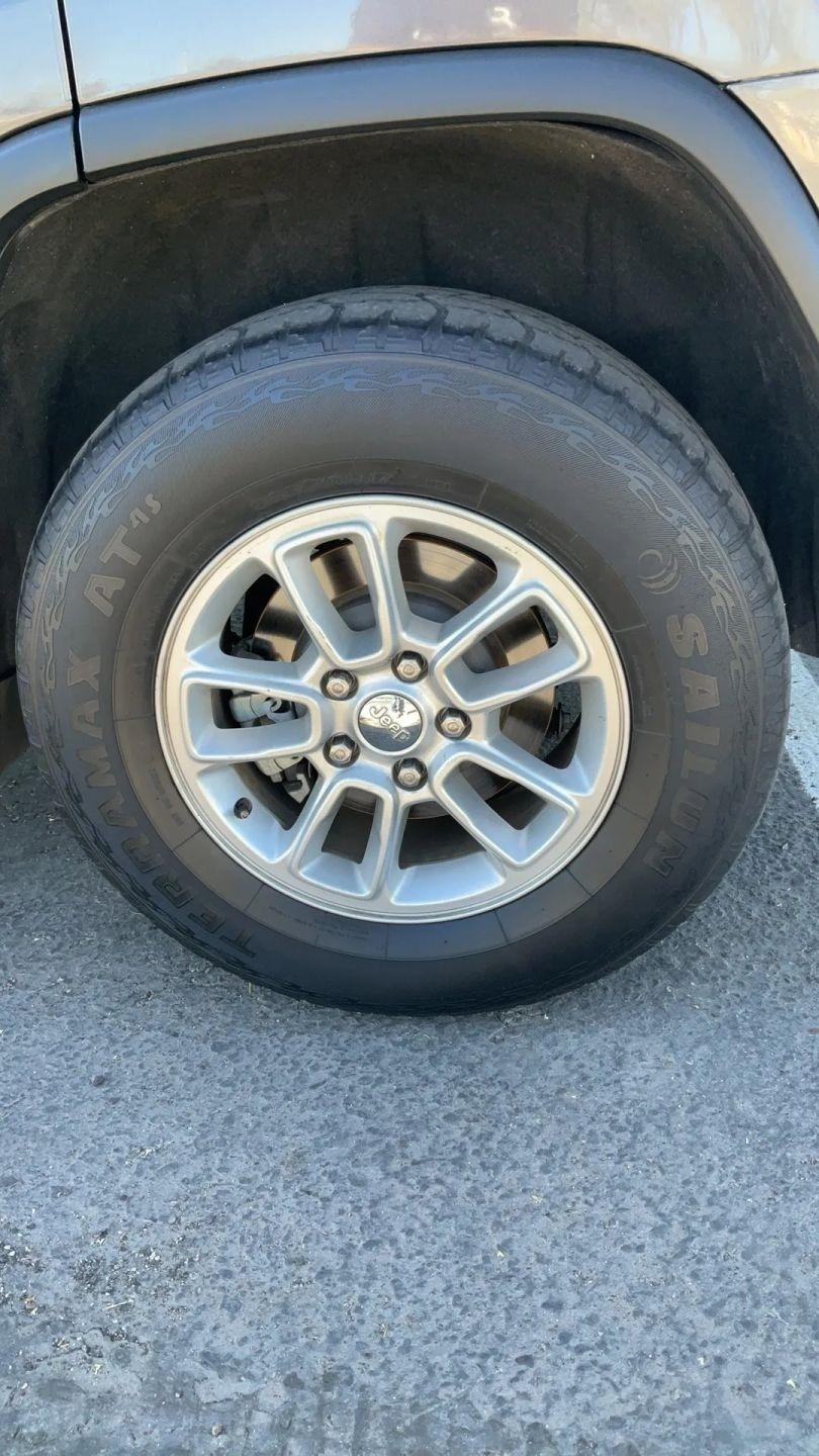 Jeep Grand Cherokee Laredo 2WD 2020