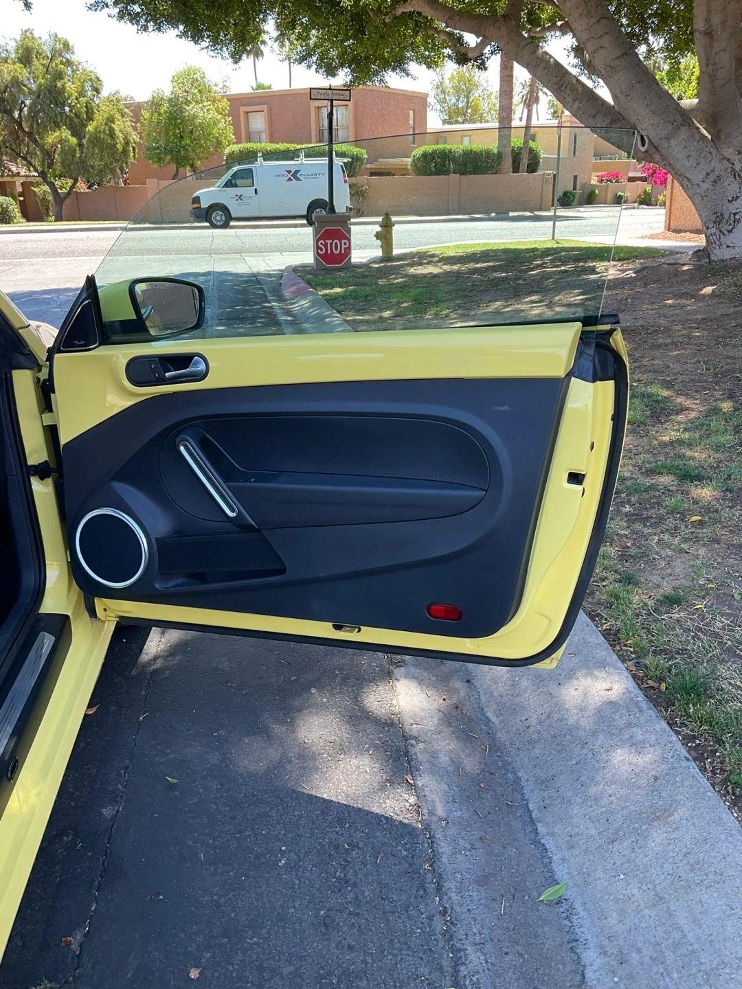 Volkswagen Beetle  2012