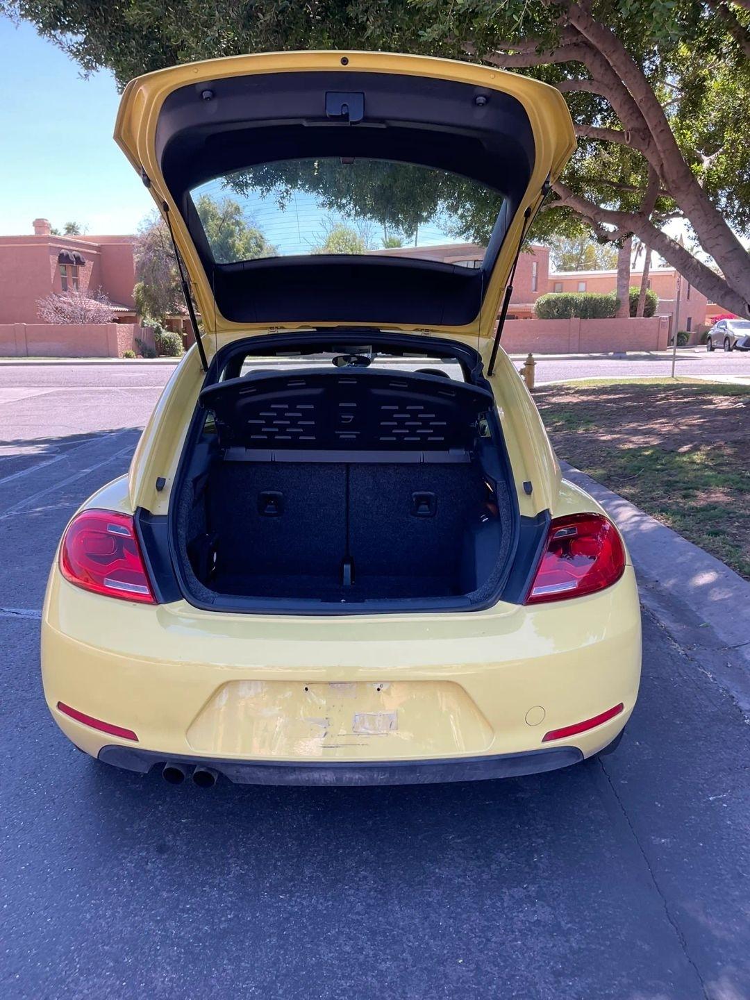 Volkswagen Beetle  2012