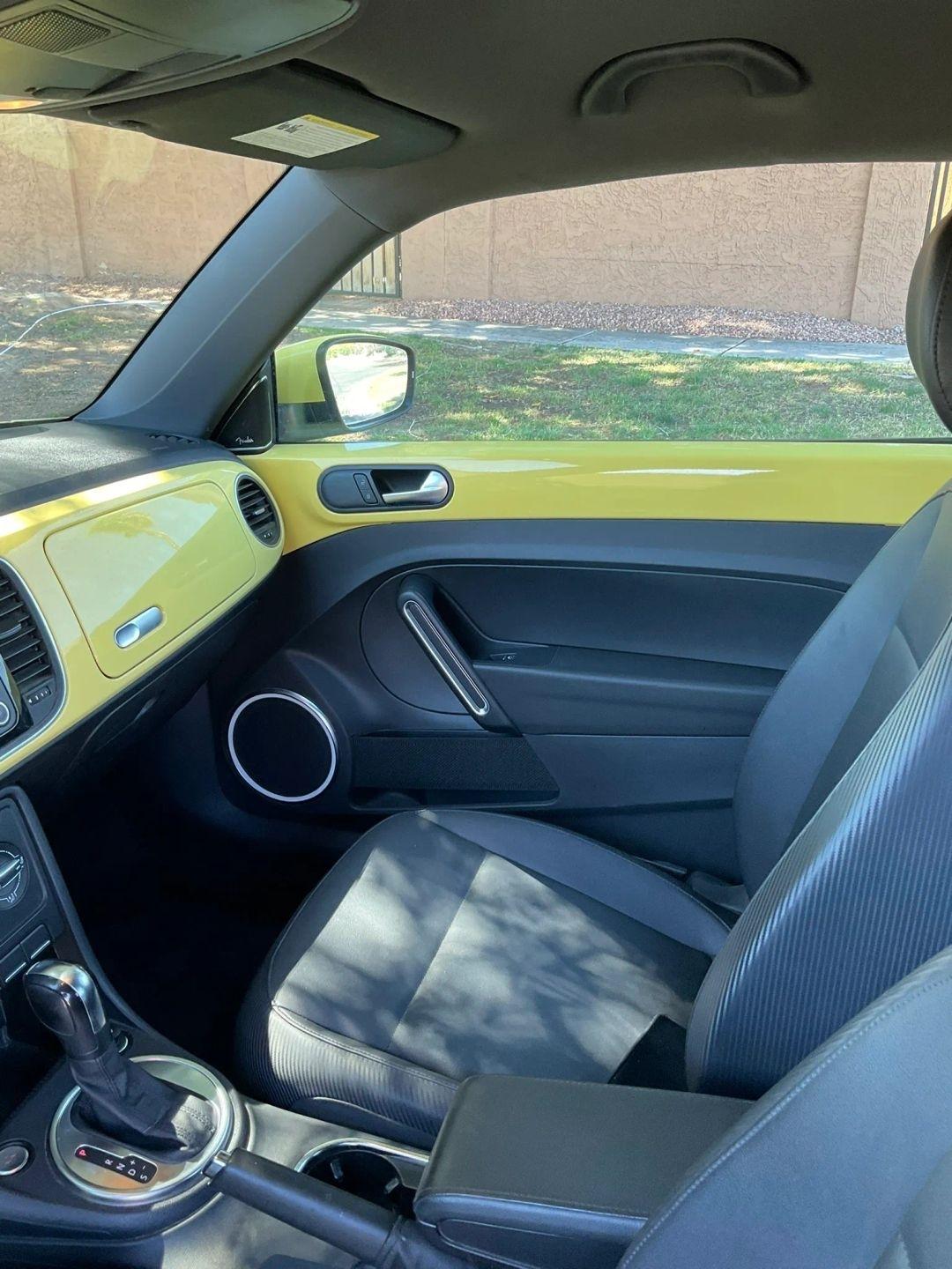 Volkswagen Beetle  2012