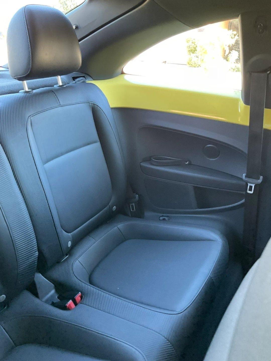 Volkswagen Beetle  2012