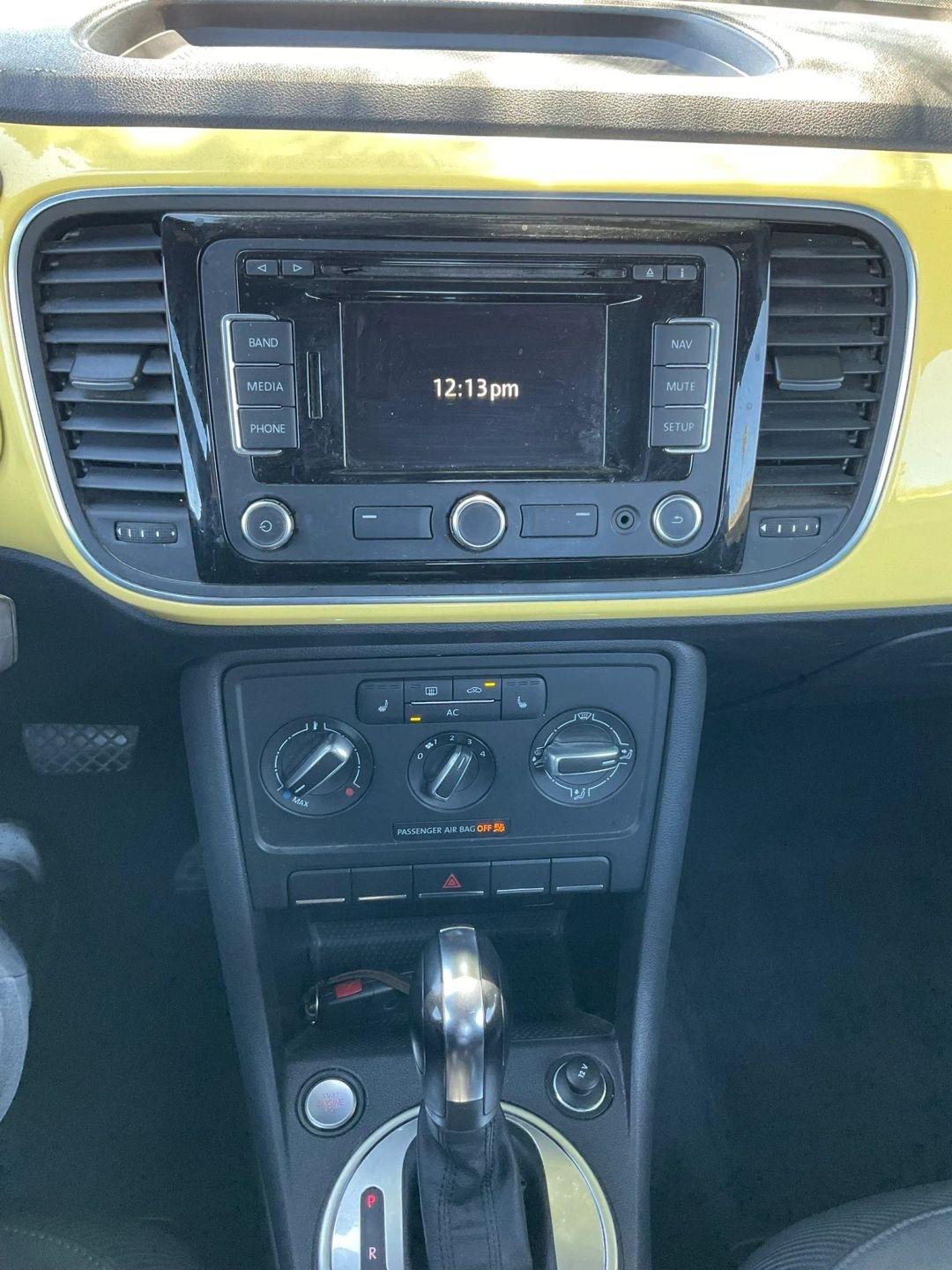 Volkswagen Beetle  2012