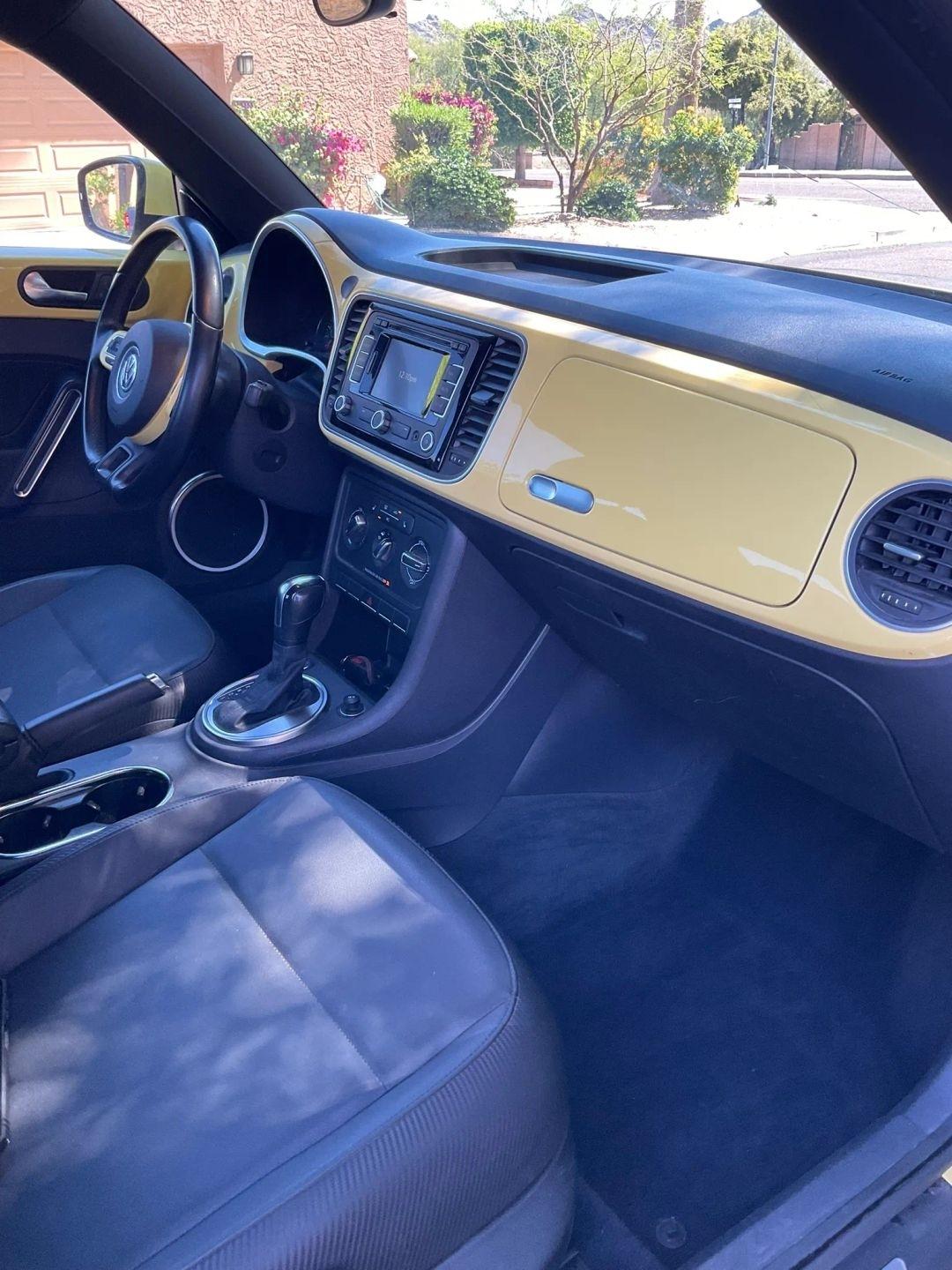 Volkswagen Beetle  2012