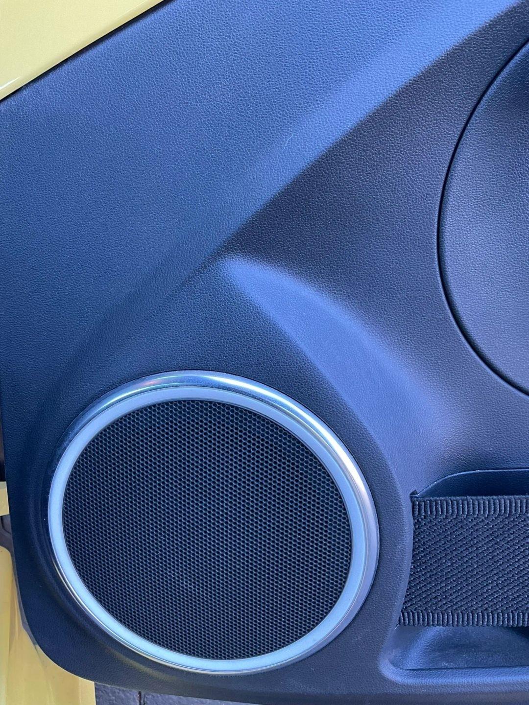 Volkswagen Beetle  2012