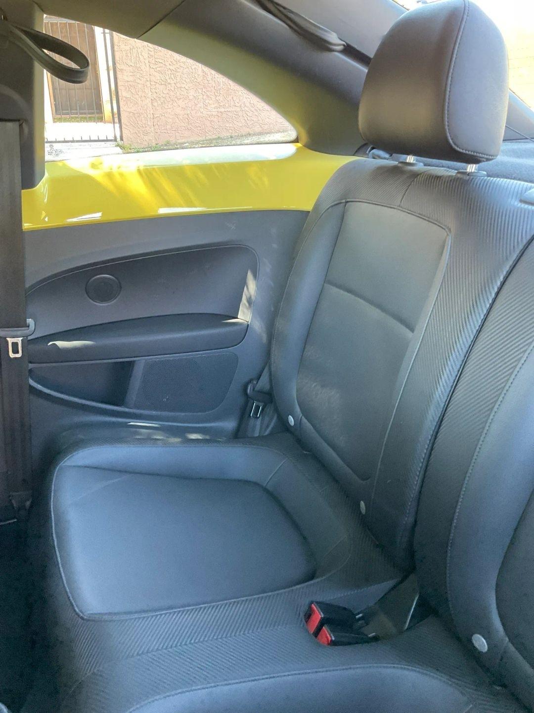 Volkswagen Beetle  2012