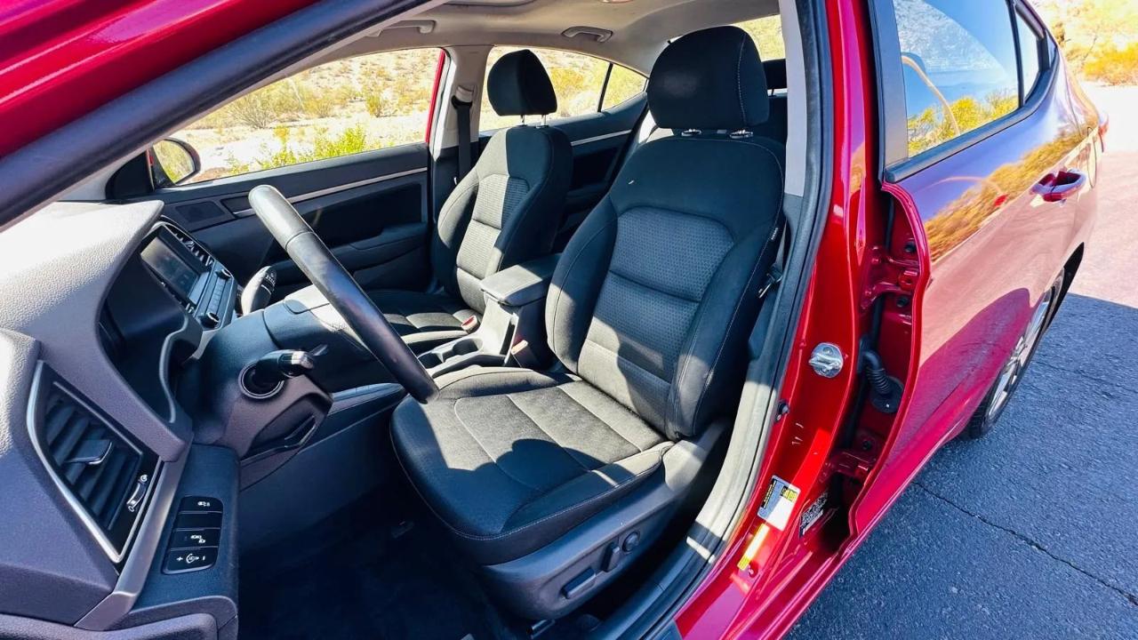 Hyundai Elantra Value Edition 6A 2017