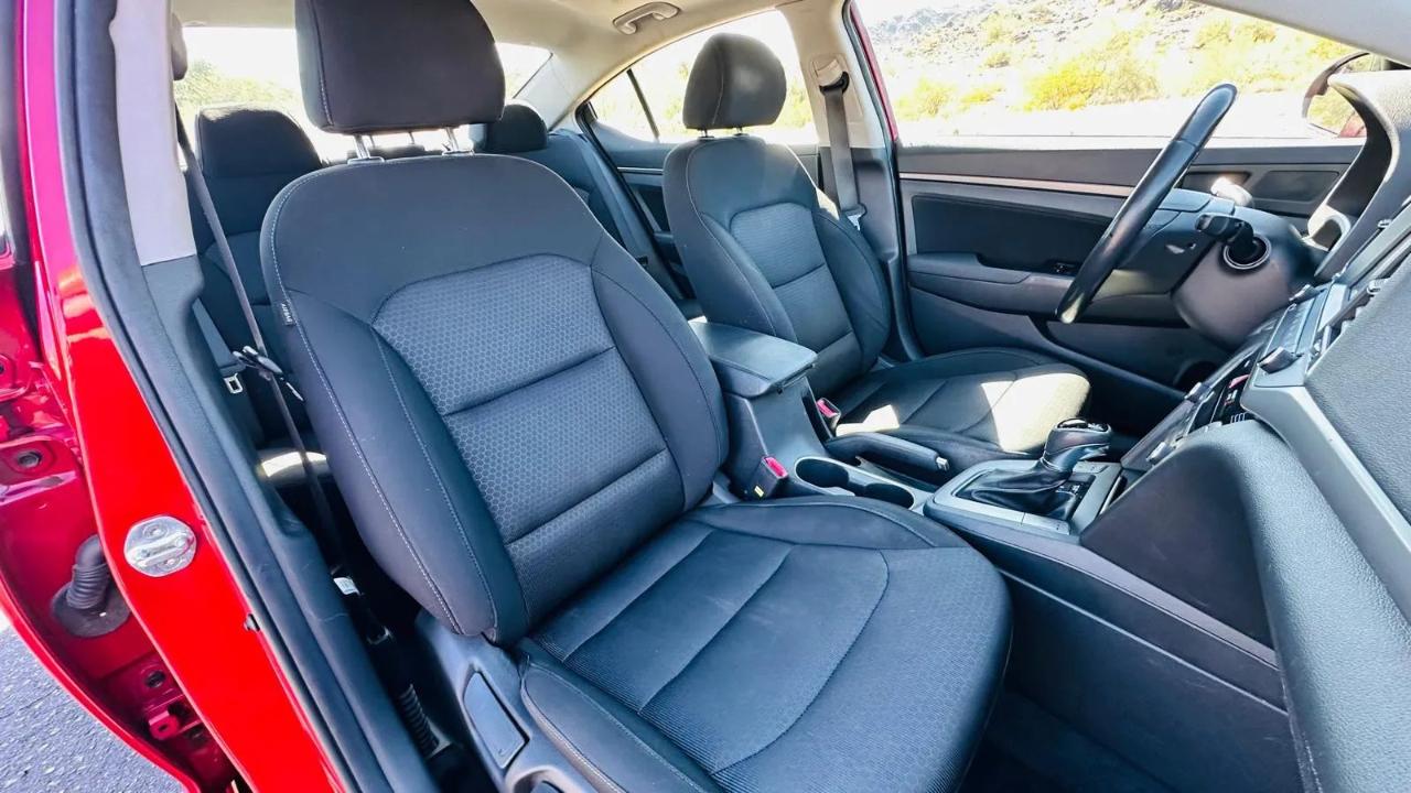 Hyundai Elantra Value Edition 6A 2017